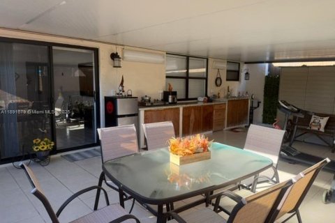 Townhouse in Homestead, Florida 2 bedrooms, 80.64 sq.m. № 1943711 - photo 28