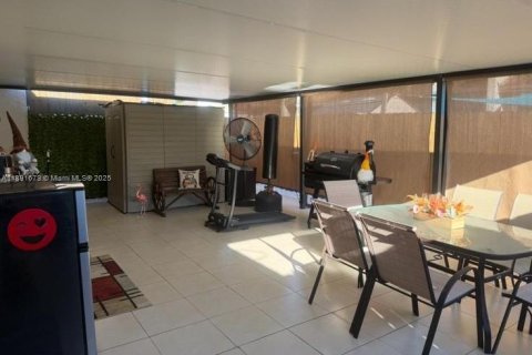Townhouse in Homestead, Florida 2 bedrooms, 80.64 sq.m. № 1943711 - photo 27