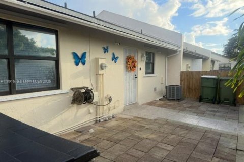 Townhouse in Homestead, Florida 2 bedrooms, 80.64 sq.m. № 1943711 - photo 3