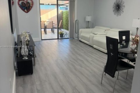 Townhouse in Homestead, Florida 2 bedrooms, 80.64 sq.m. № 1943711 - photo 8