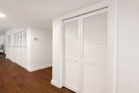 Condo in Weston, Florida, 2 bedrooms  № 2248294 - photo 5