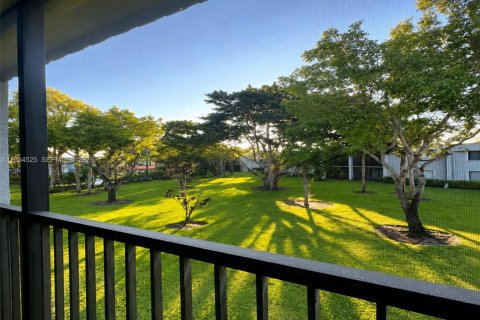 Condo in Weston, Florida, 2 bedrooms  № 2248294 - photo 17