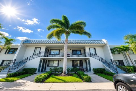 Condo in Weston, Florida, 2 bedrooms  № 2248294 - photo 2