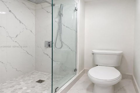 Condo in Weston, Florida, 2 bedrooms  № 2248294 - photo 11