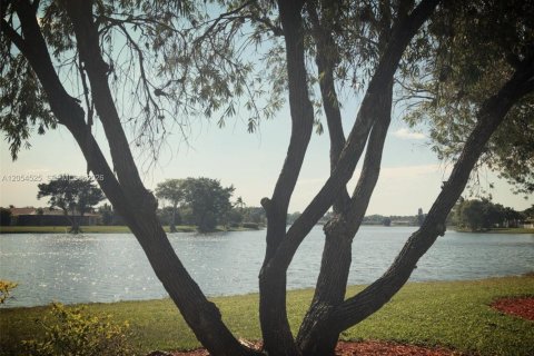 Condo in Weston, Florida, 2 bedrooms  № 2248294 - photo 19