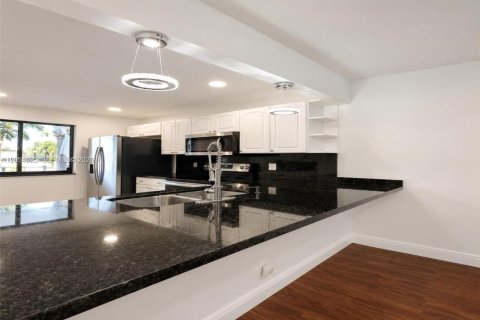 Condo in Weston, Florida, 2 bedrooms  № 2248294 - photo 6