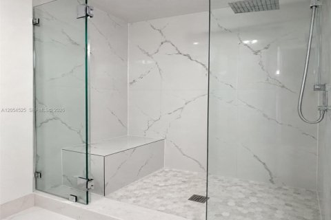 Condo in Weston, Florida, 2 bedrooms  № 2248294 - photo 12