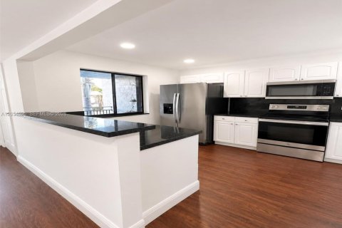 Condo in Weston, Florida, 2 bedrooms  № 2248294 - photo 9