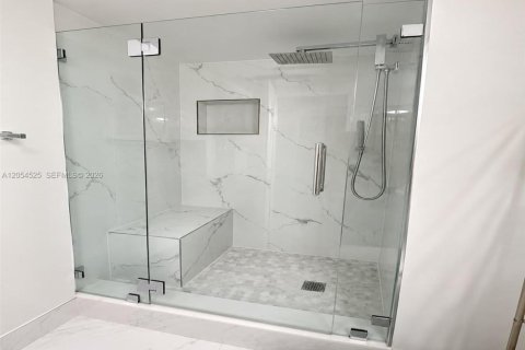 Condo in Weston, Florida, 2 bedrooms  № 2248294 - photo 15