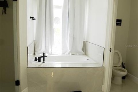 Casa en alquiler en Davenport, Florida, 5 dormitorios, 242.57 m2 № 1894538 - foto 19