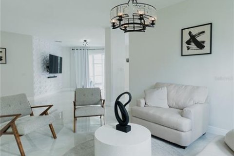 Casa en alquiler en Davenport, Florida, 5 dormitorios, 242.57 m2 № 1894538 - foto 5