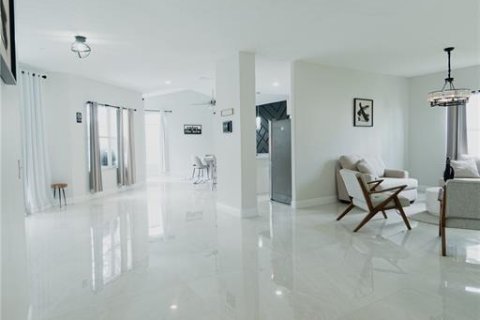 Casa en alquiler en Davenport, Florida, 5 dormitorios, 242.57 m2 № 1894538 - foto 13