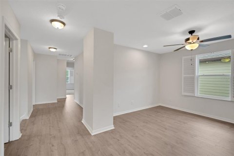 House in Tampa, Florida 4 bedrooms, 246.47 sq.m. № 1761117 - photo 14