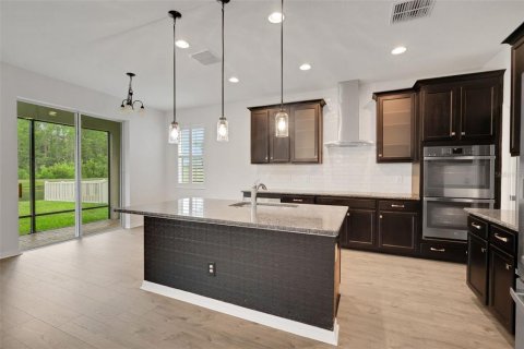 House in Tampa, Florida 4 bedrooms, 246.47 sq.m. № 1761117 - photo 4