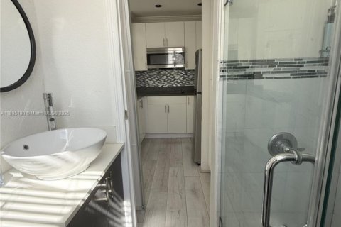 Купить кондоминиум в Корал-Гейблс, Флорида 25.55м2, № 2037839 - фото 8