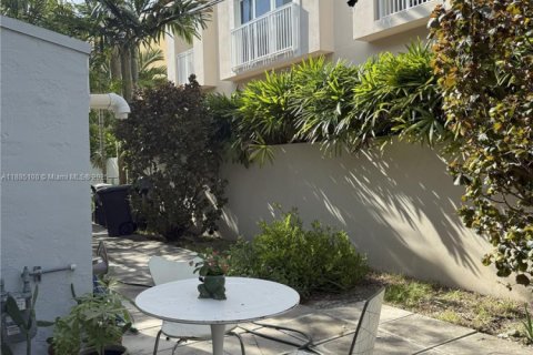 Купить кондоминиум в Корал-Гейблс, Флорида 25.55м2, № 2037839 - фото 2