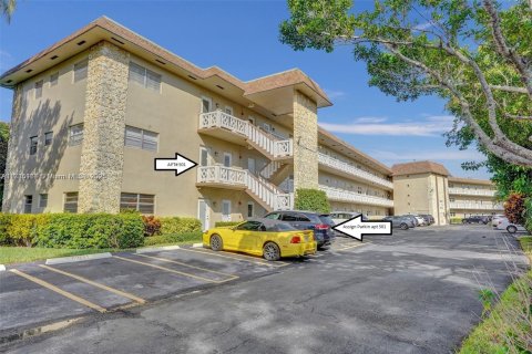 Condo in Lauderdale Lakes, Florida, 2 bedrooms  № 2059696