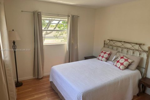 Condo in Lauderdale Lakes, Florida, 2 bedrooms  № 2059696 - photo 8