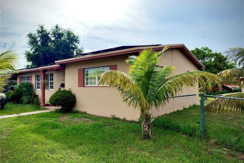 Купить виллу или дом в Майами-Гарденс, Флорида 3 спальни, 127.09м2, № 1988196 - фото 4