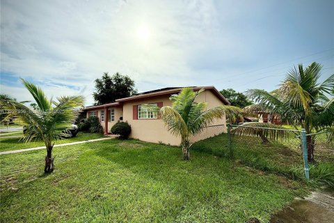 Купить виллу или дом в Майами-Гарденс, Флорида 3 спальни, 127.09м2, № 1988196 - фото 16