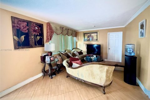 Купить виллу или дом в Майами-Гарденс, Флорида 3 спальни, 127.09м2, № 1988196 - фото 9