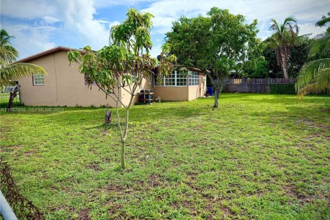 Купить виллу или дом в Майами-Гарденс, Флорида 3 спальни, 127.09м2, № 1988196 - фото 2