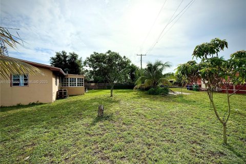 Купить виллу или дом в Майами-Гарденс, Флорида 3 спальни, 127.09м2, № 1988196 - фото 17