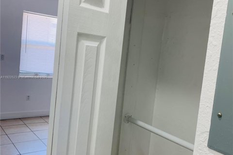 Снять в аренду квартиру в Майами, Флорида 29.73м2, № 1977083 - фото 5