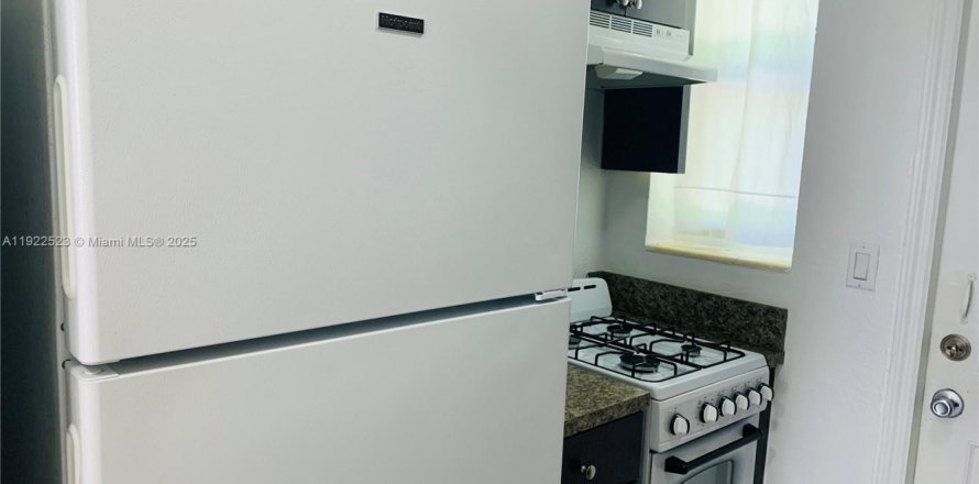 Студия в Майами, Флорида № 1977083