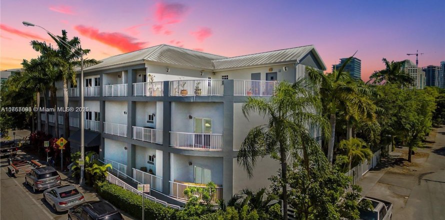 Condo in Miami, Florida, 1 bedroom  № 1977227