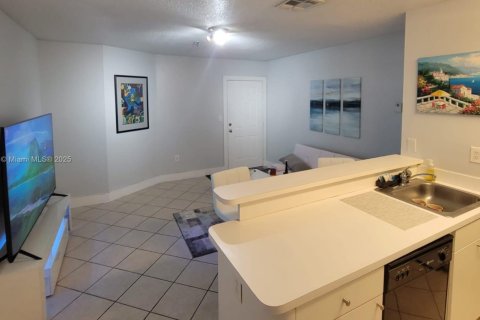 Condo in Miami, Florida, 1 bedroom  № 1977227 - photo 3