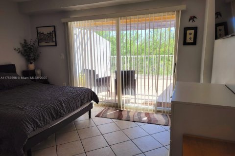 Condo in Miami, Florida, 1 bedroom  № 1977227 - photo 10