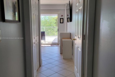 Condo in Miami, Florida, 1 bedroom  № 1977227 - photo 8