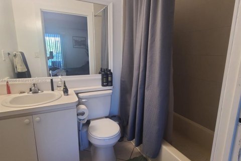 Condo in Miami, Florida, 1 bedroom  № 1977227 - photo 5
