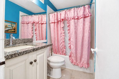 Casa en venta en Sunrise, Florida, 4 dormitorios, 174.28 m2 № 2074496 - foto 19