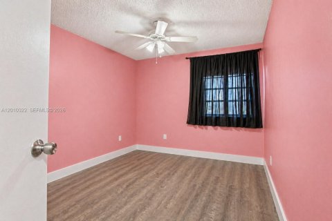 Casa en venta en Sunrise, Florida, 4 dormitorios, 174.28 m2 № 2074496 - foto 18