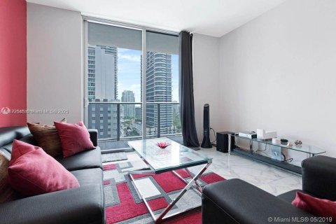 Condo in Miami, Florida, 2 bedrooms  № 1926173 - photo 1
