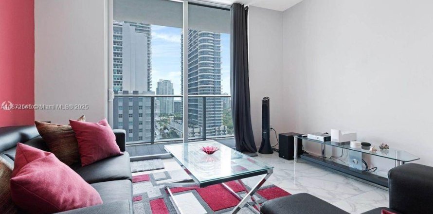 Condo in Miami, Florida, 2 bedrooms  № 1926173