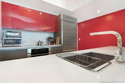 Condo in Miami, Florida, 2 bedrooms  № 1926173 - photo 9