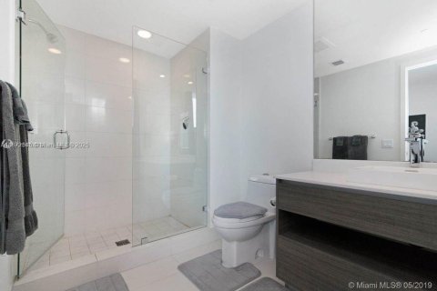 Condo in Miami, Florida, 2 bedrooms  № 1926173 - photo 16