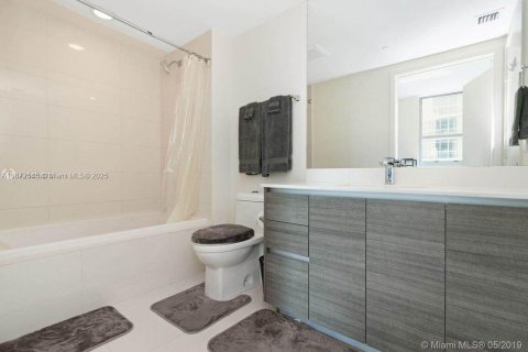 Condo in Miami, Florida, 2 bedrooms  № 1926173 - photo 20