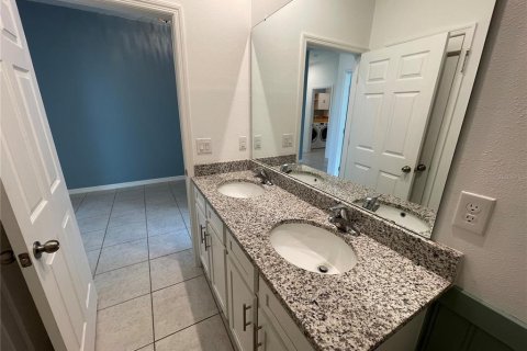 House in Eagle Lake, Florida 4 bedrooms, 168.71 sq.m. № 2285229 - photo 13