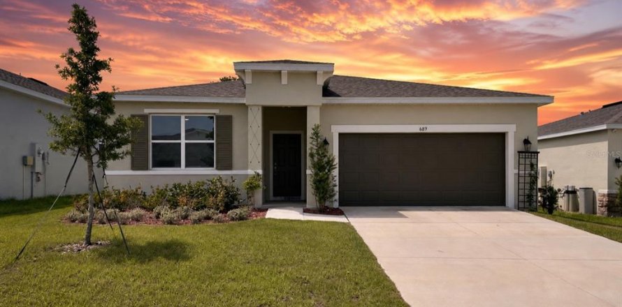 House in Eagle Lake, Florida 4 bedrooms, 168.71 sq.m. № 2285229