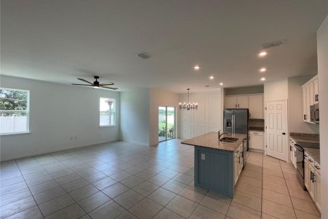 House in Eagle Lake, Florida 4 bedrooms, 168.71 sq.m. № 2285229 - photo 4