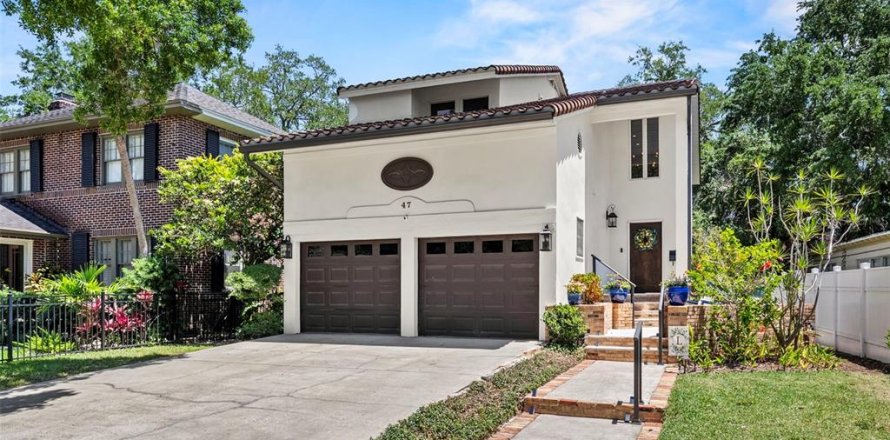 House in Tampa, Florida 3 bedrooms, 217.02 sq.m. № 2102698