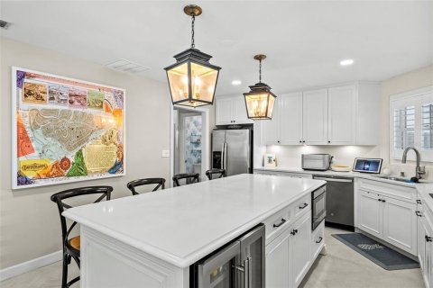 House in Tampa, Florida 3 bedrooms, 217.02 sq.m. № 2102698 - photo 14