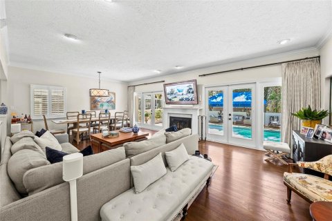 House in Tampa, Florida 3 bedrooms, 217.02 sq.m. № 2102698 - photo 5