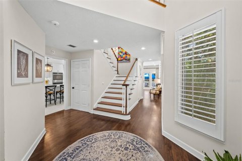 House in Tampa, Florida 3 bedrooms, 217.02 sq.m. № 2102698 - photo 4