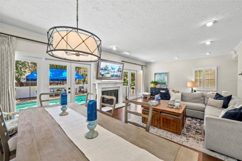 House in Tampa, Florida 3 bedrooms, 217.02 sq.m. № 2102698 - photo 13