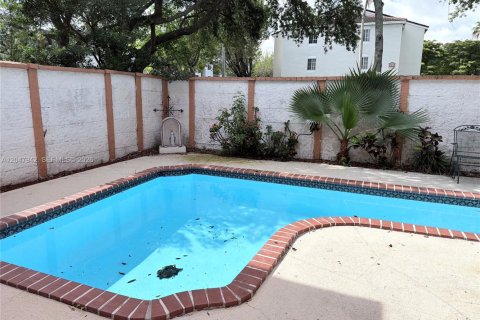 House in Doral, Florida 4 bedrooms, 210.61 sq.m. № 2182030 - photo 7